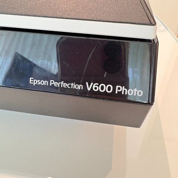 Epson Perfection V600 Refurbished USB Flatbed Photo Scanner - Picture 7 of 8